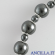 Bracciale elastico con perle di ematite accopigliate e medaglia miracolosa