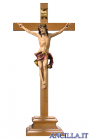 Crocifisso Nazareno dipinto a olio (rosso) - croce con piedistallo