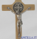 Croce-medaglia San Benedetto in legno naturale con base