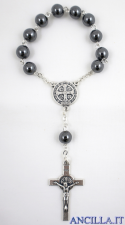 Undicina in ematite con croce e medaglia di San Benedetto