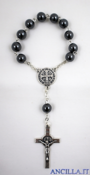 Undicina in ematite con croce e medaglia di San Benedetto