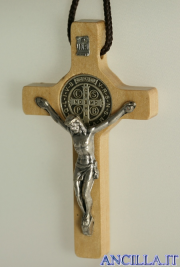 Croce-medaglia di San Benedetto in legno naturale