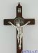 Croce-medaglia di San Benedetto in legno tinta noce