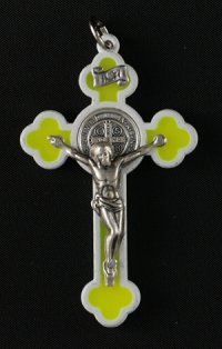 Croce gotica di San Benedetto giallo fluo